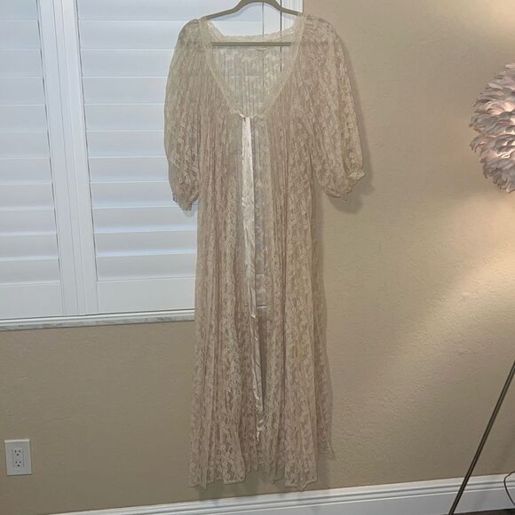 Vintage Elegant Lace Dress in Cream one size - Picture 1 of 7
